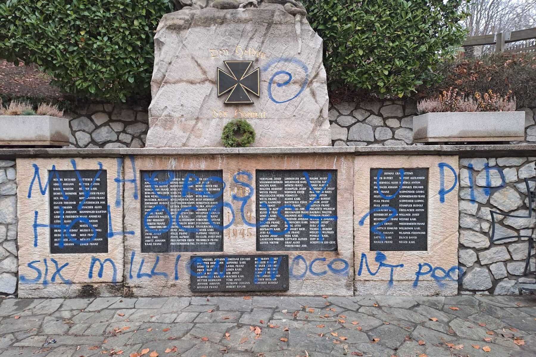 Kriegerdenkmal in Gösting mit «Holocaust»-Schriftzug beschmiert