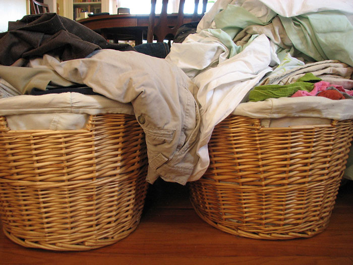 “No One Can Stop Me”: 38 People Confess To The Weirdest Things They Do Living Alone