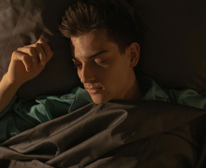 “No One Can Stop Me”: 38 People Confess To The Weirdest Things They Do Living Alone