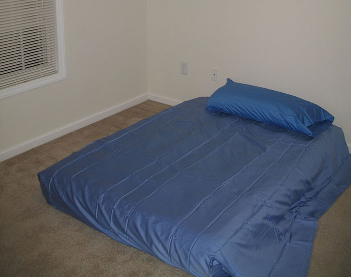 “No One Can Stop Me”: 38 People Confess To The Weirdest Things They Do Living Alone