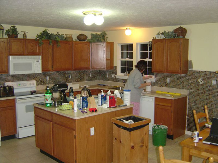 “No One Can Stop Me”: 38 People Confess To The Weirdest Things They Do Living Alone