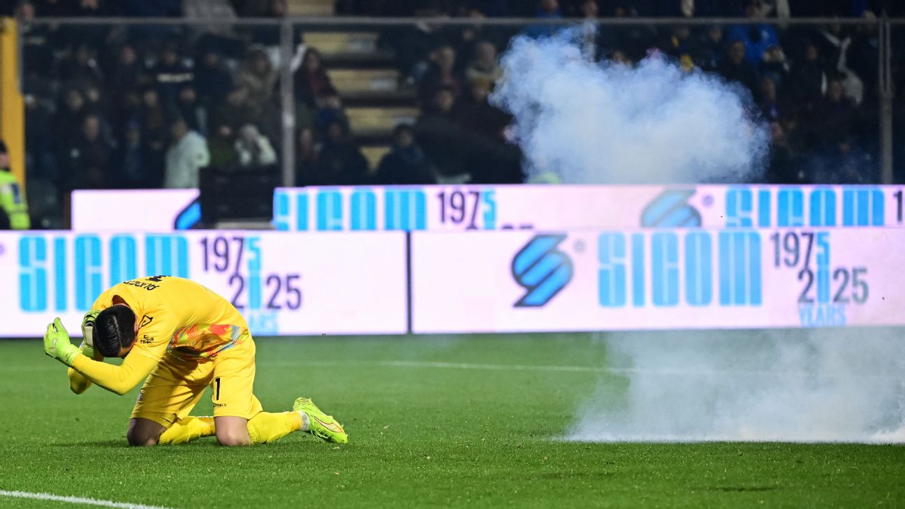Inter Milan match halted after flare hits Cremonese keeper<br><br>