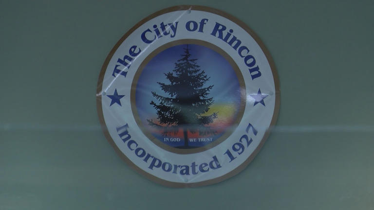 Rincon water leak prompts repair work near Chimney Road