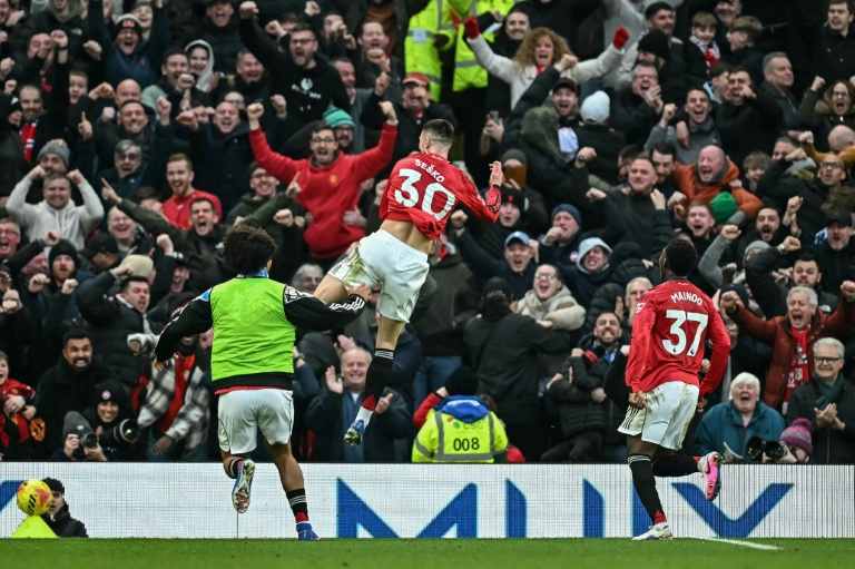 Man Utd strike late as Carrick extends perfect start in Fulham thriller<br>