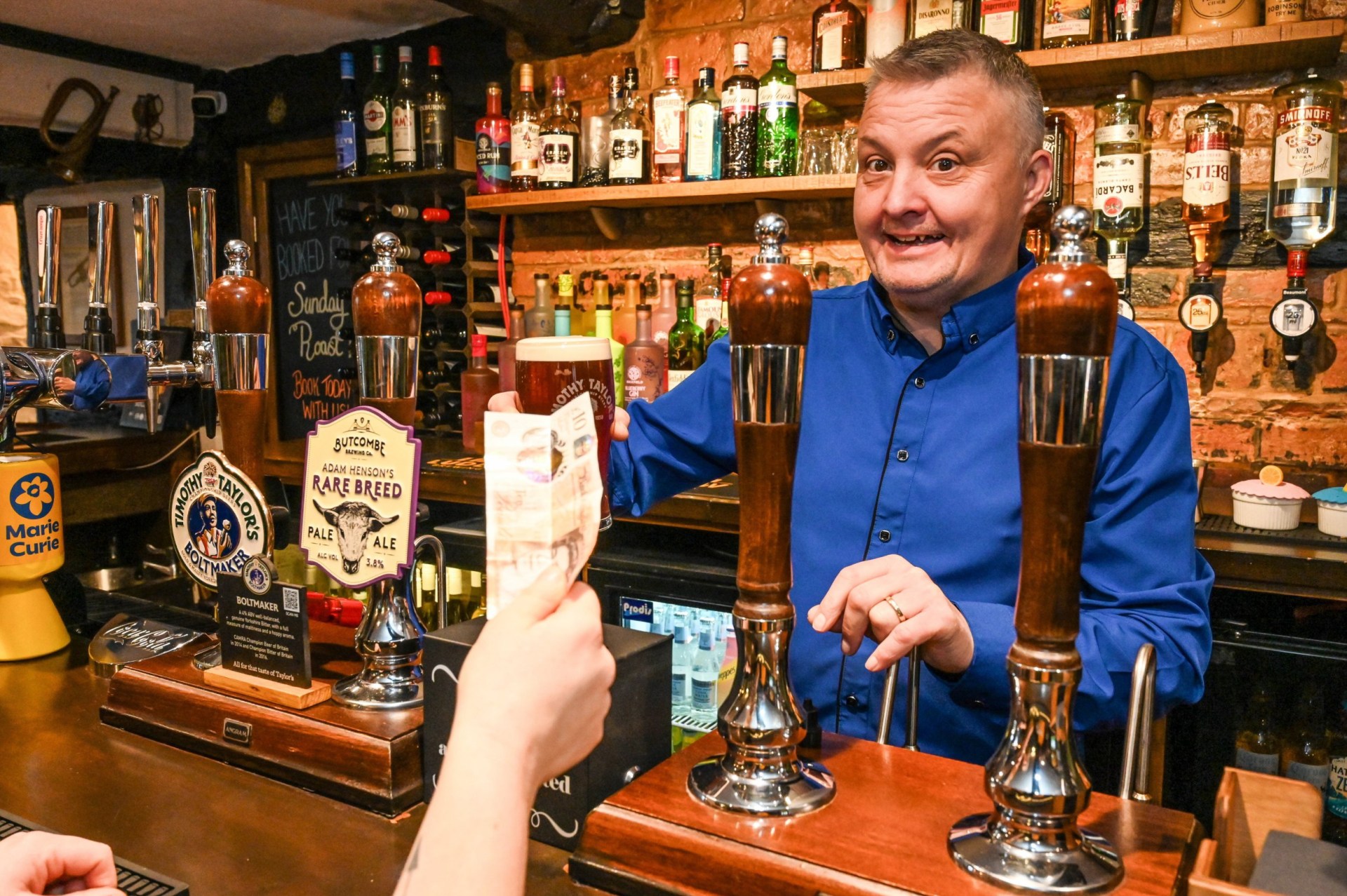 Pub landlord is offering money off pints but only if you pay with cash