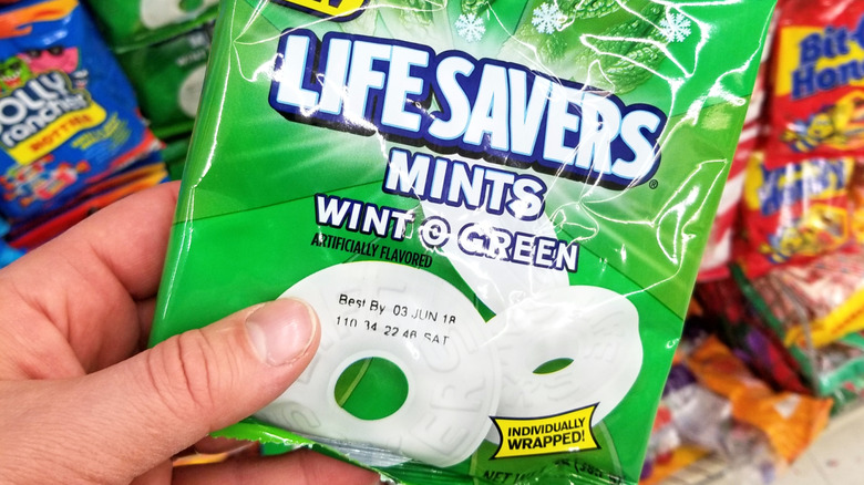 AA1VrqFT Why Wintergreen Life Savers Spark in Your Mouth, Explained