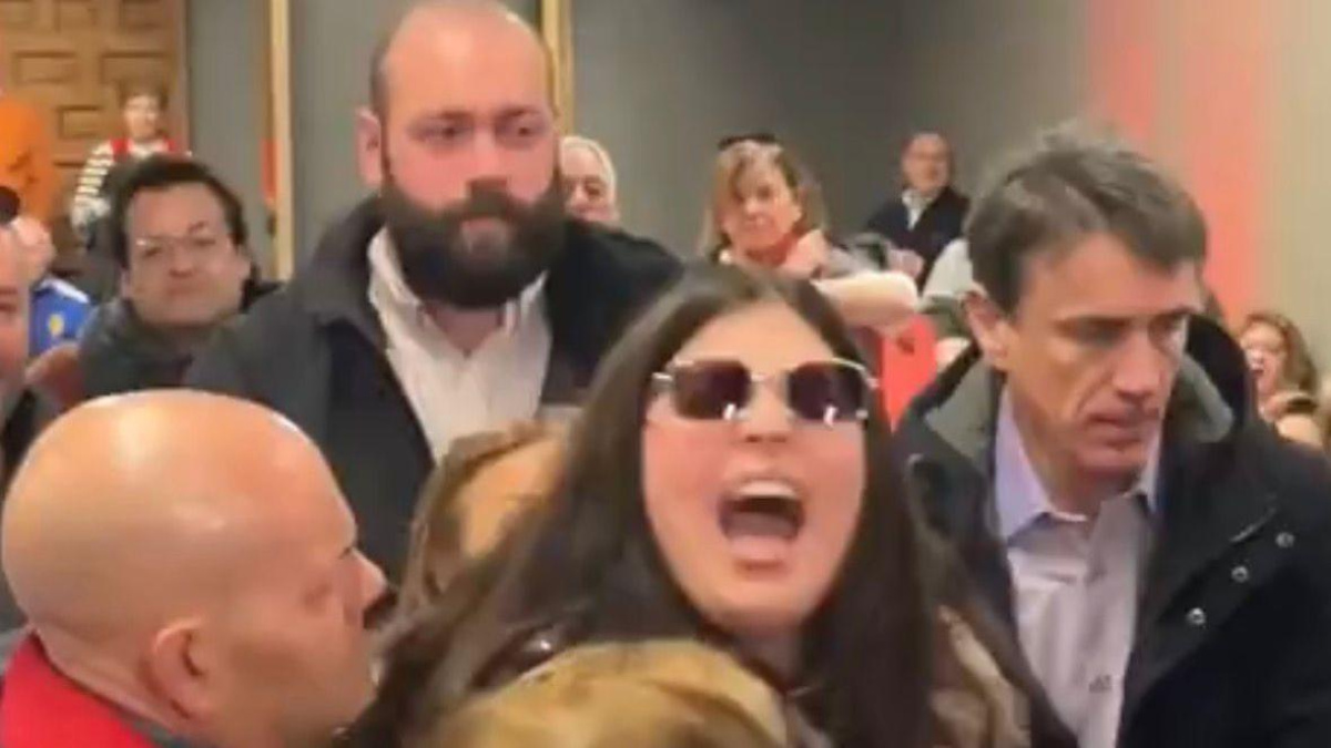 Una concejala del PP insulta a Pedro Sánchez en un mitin