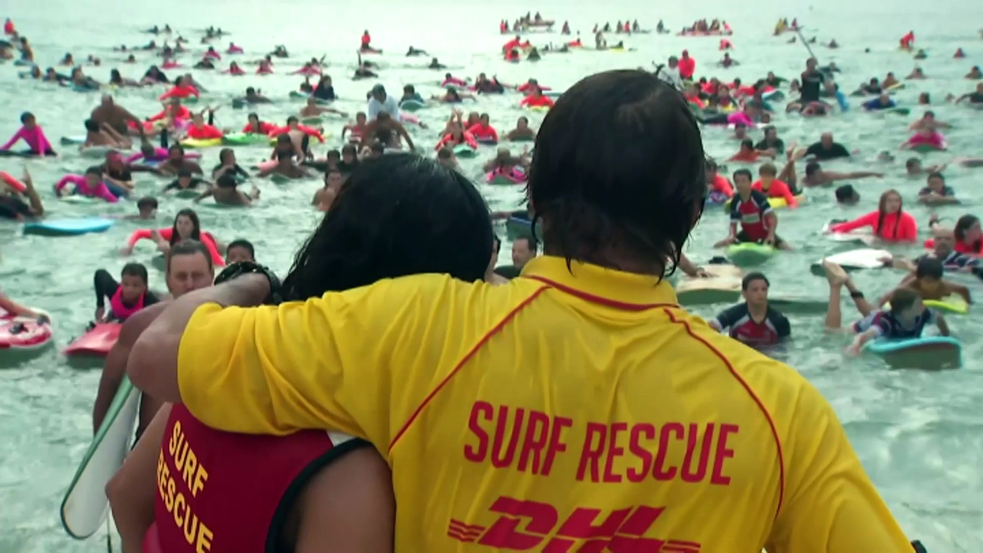 Thousands gathered at Bondi Beach to pay tribute to 12-year-old shark ...