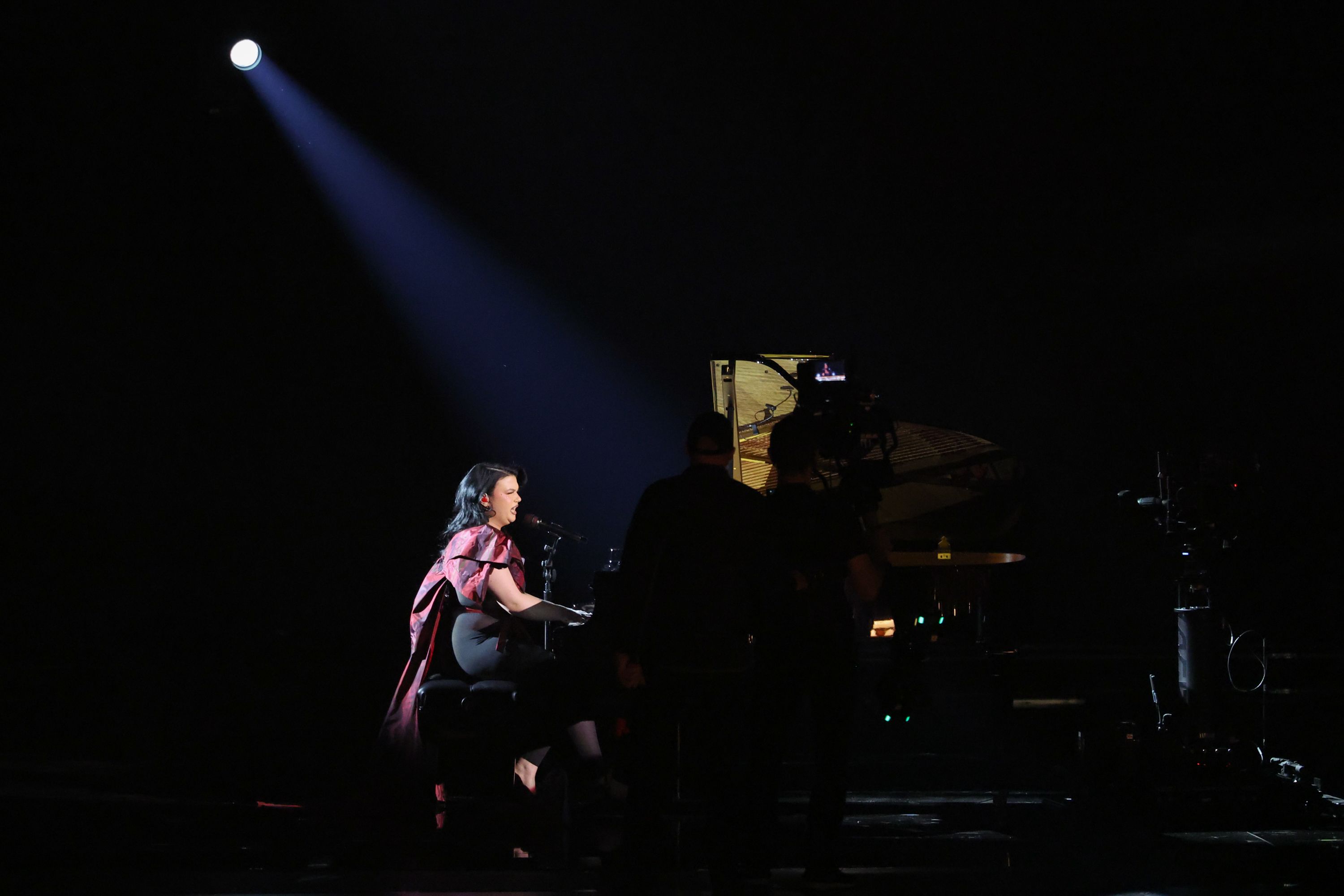 Watch Lola Young perform “Messy” at the 2026 Grammys