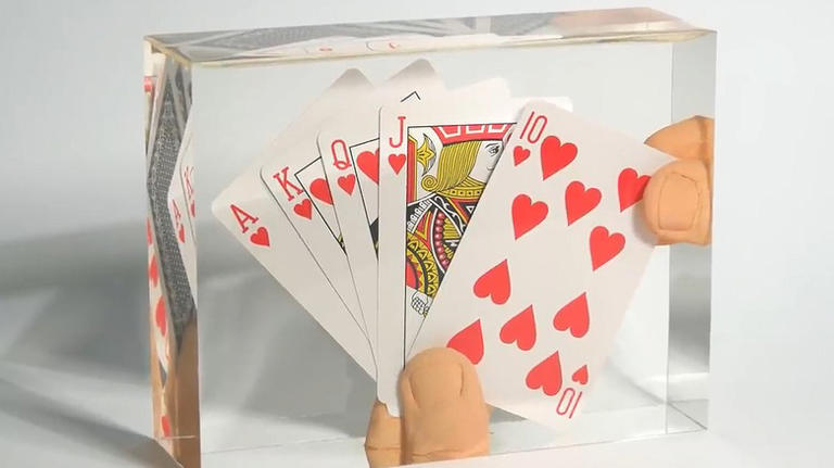 12 DIYs that transform a deck of playing cards into stunning home decor