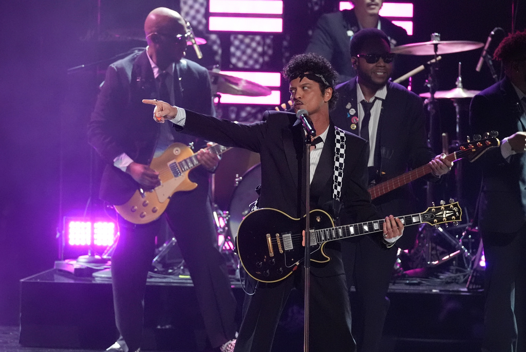 Rosé, Bruno Mars and Sabrina Carpenter open 2026 Grammy Awards with ...