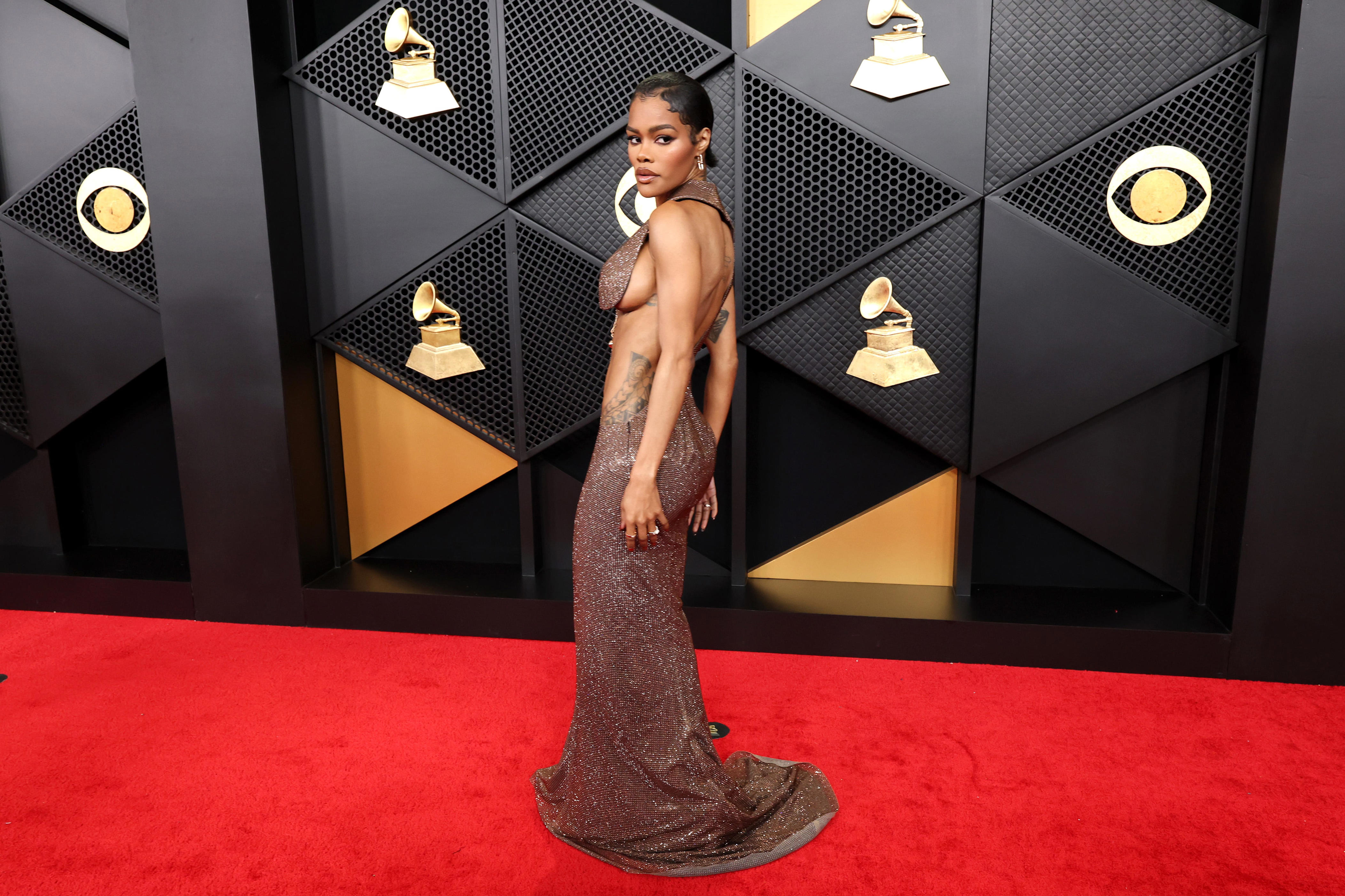 Teyana Taylor flexes abs in sultry Grammy red carpet look  see photos