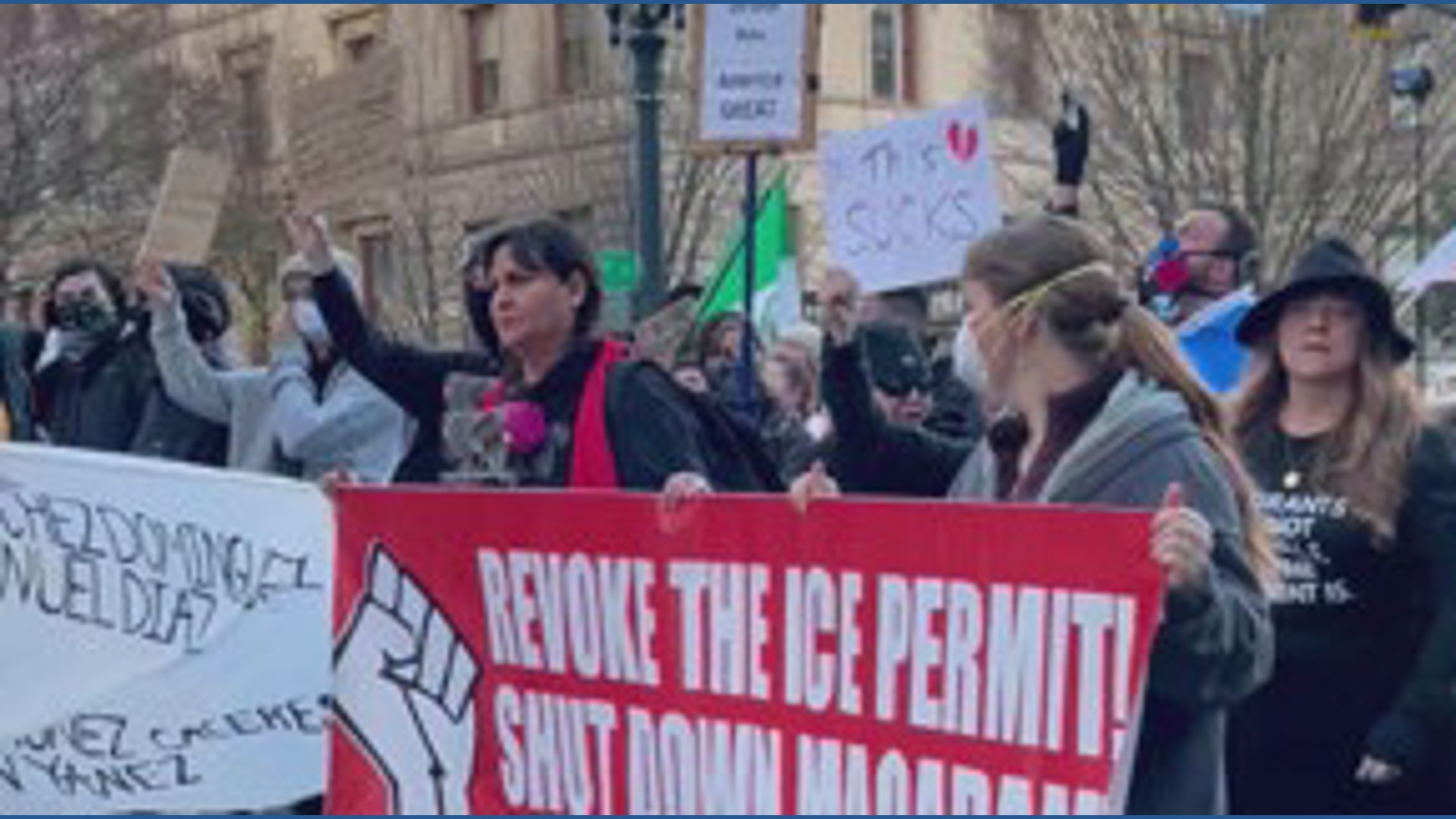 Hundreds march from Portland City Hall to the ICE facility in protest ...