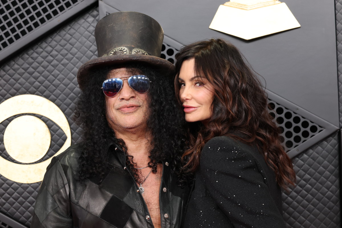 Guns N’ Roses guitarist makes a rare red carpet appearance at the Grammys