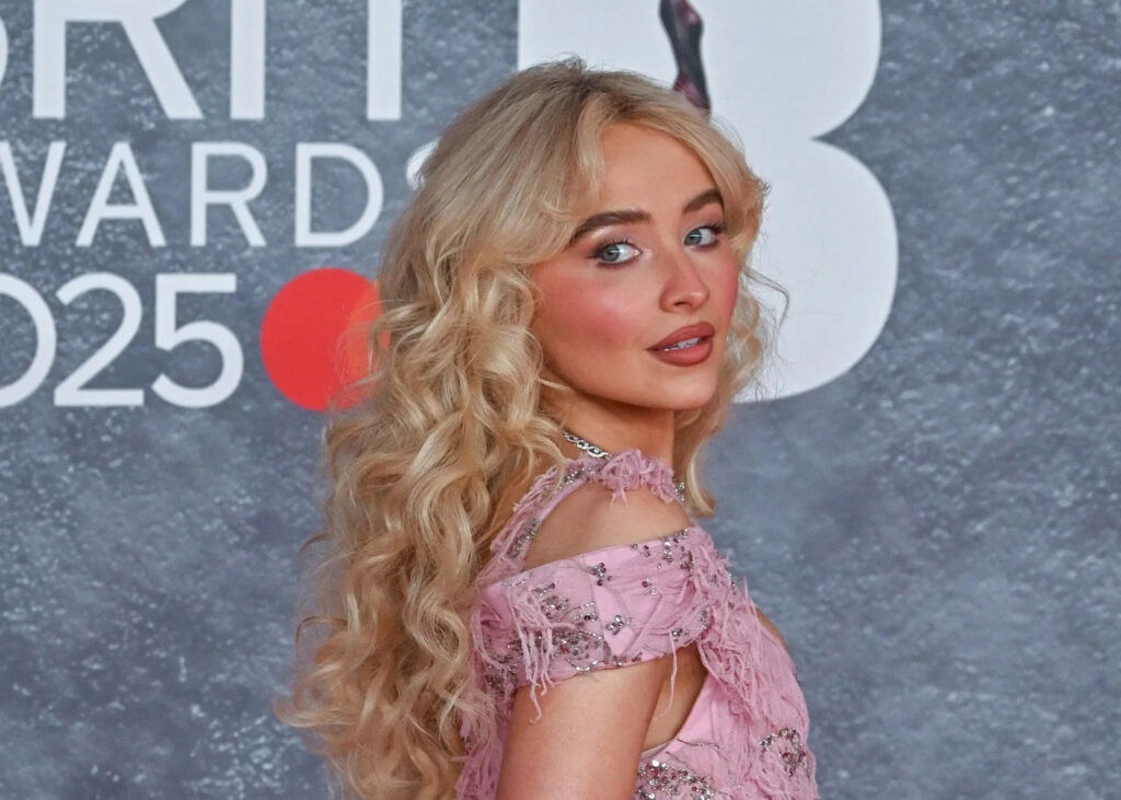 “Yes I Can”- Sabrina Carpenter Lets Out A Fury of Fans on Troll After Uncalled For Jab<br><br>
