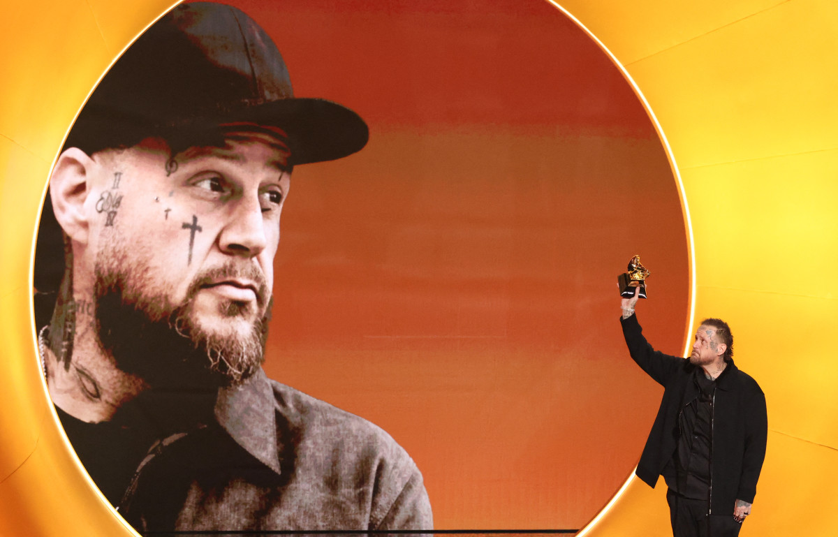 Jelly Roll makes history by winning first Grammy for best contemporary ...