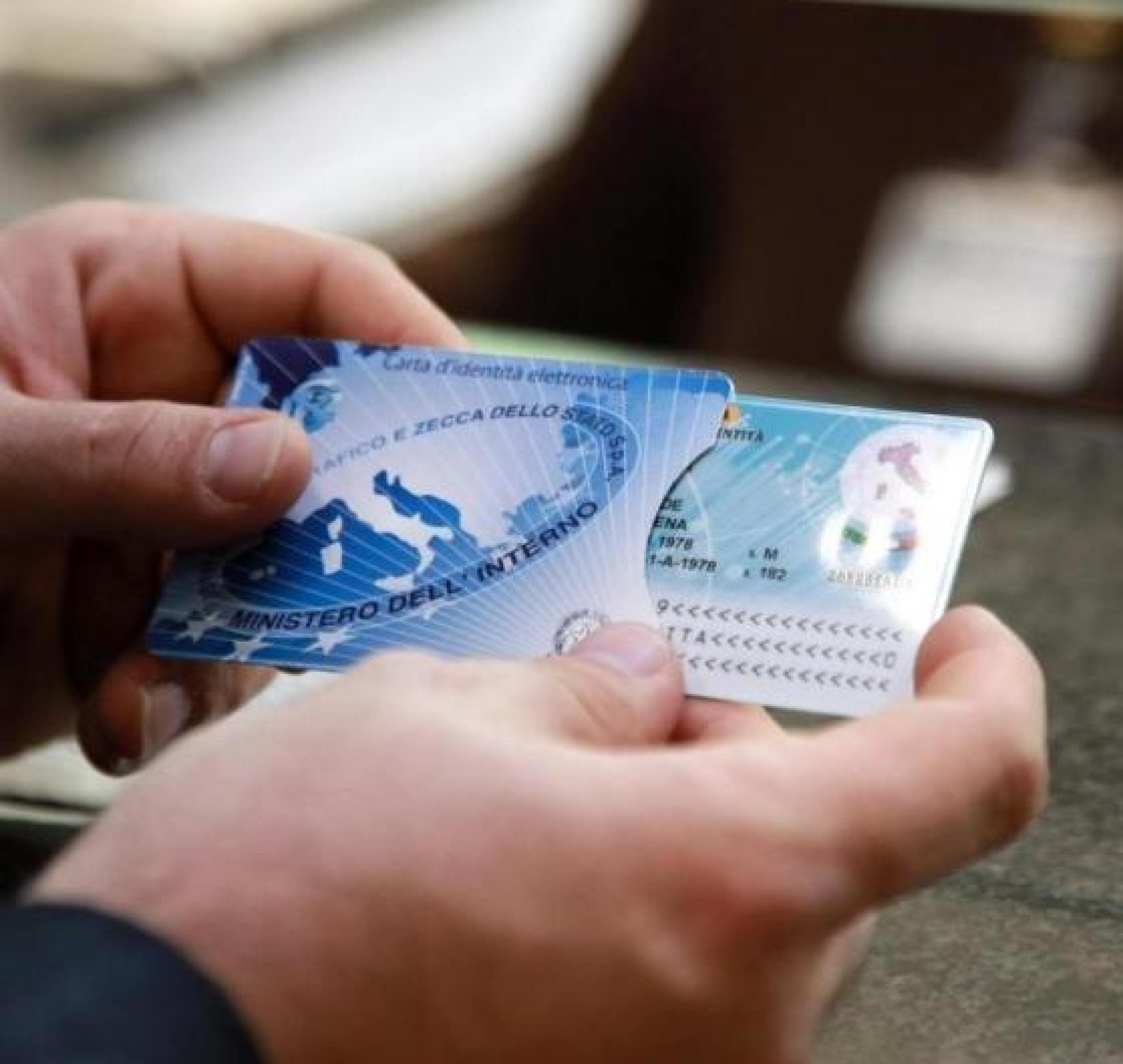 Carta d'identità elettronica, elimina-code in piazza De Gasperi a Cagliari
