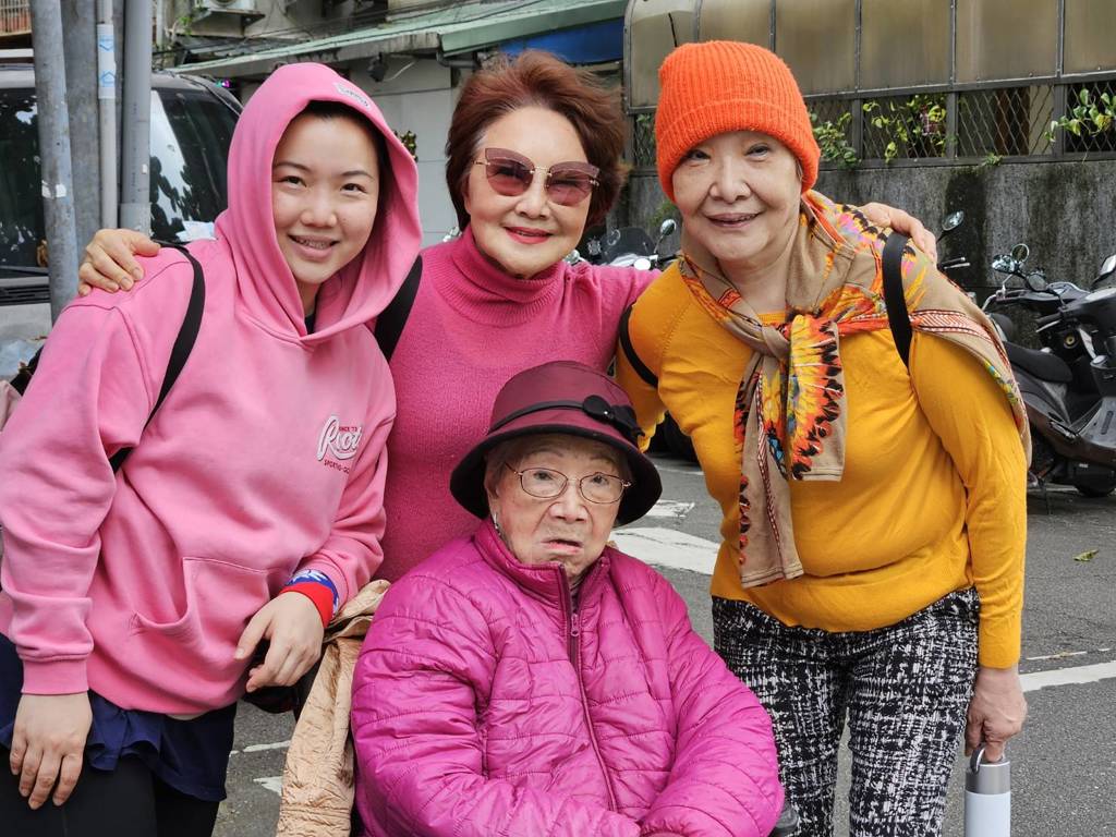 獨家 「蘋果花歌后」楊燕歡慶81大壽! 不服老喊再拚歌壇第二春