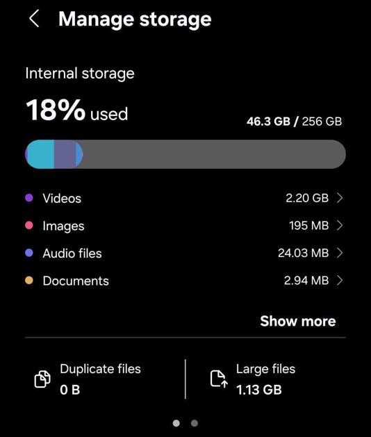 Checking the storage consumed by duplicates and large files on Android.