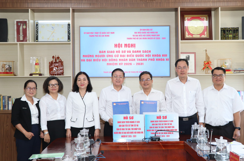 TPHCM bàn giao hồ sơ 282 người ứng cử ĐBQH và HĐND