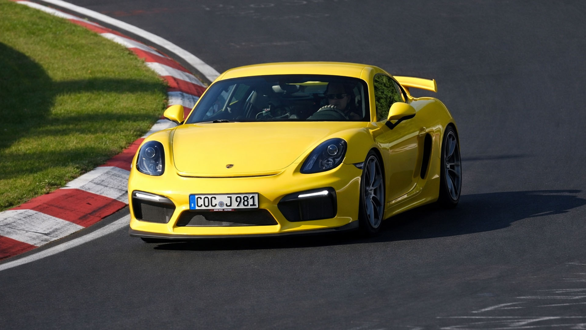 Pilotos ponen a prueba curvas y velocidad en el Track Day de Nordschleife