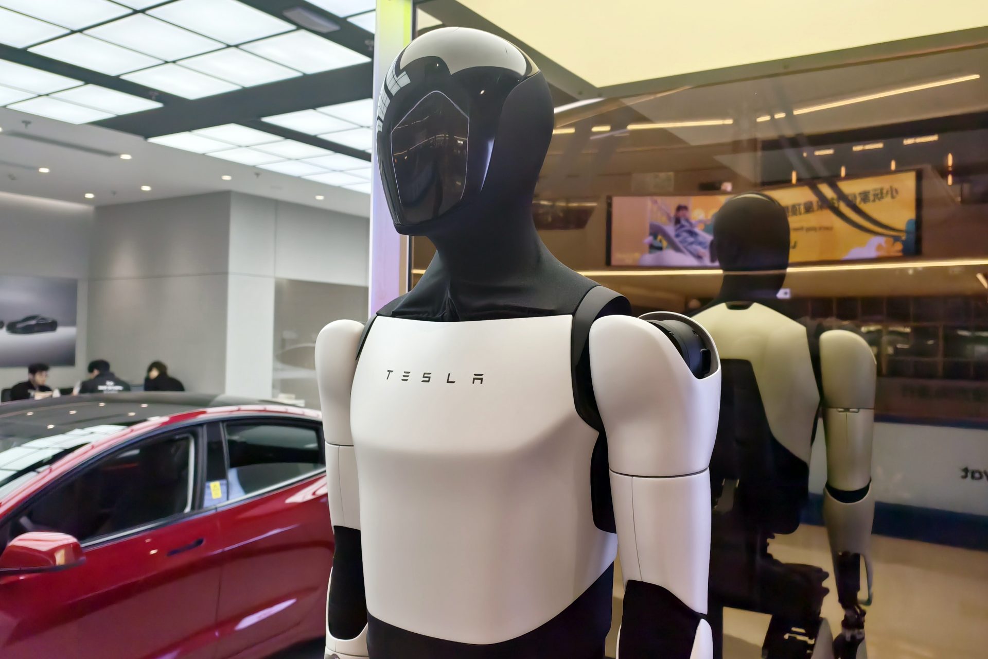 The end of Tesla as a car company? Humanoid robots take center stage