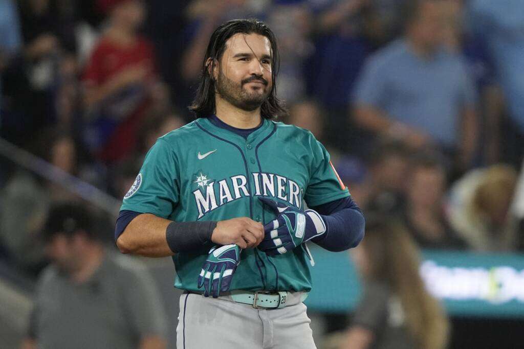 MLB in brief: Eugenio Suarez to the Reds | Nico Hoerner to Boston ...