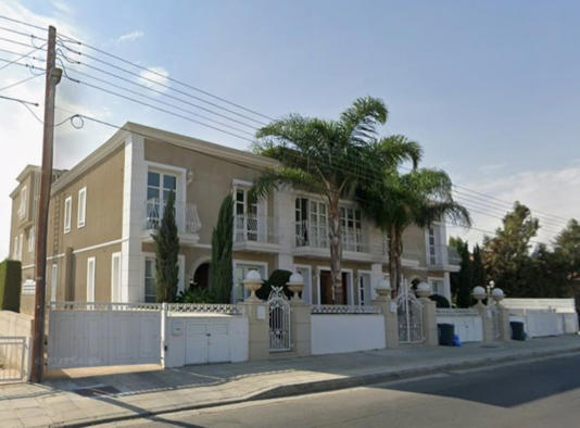 Σάλος με τον ευρωβουλευτή Φειδία: Αυτή είναι η βίλα με πισίνα που νοικιάζει ως... πολιτικό γραφείο με λεφτά της ΕΕ