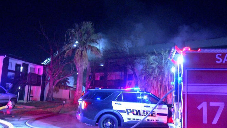 Fire breaks out inside vacant North Side apartment building