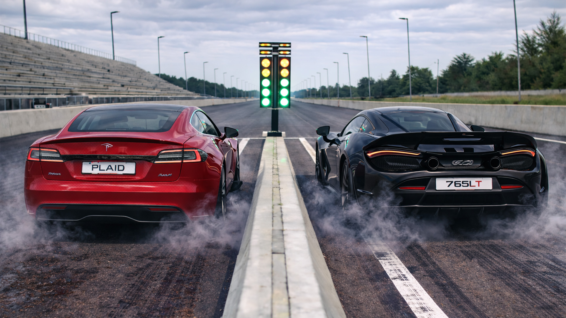 1,000HP McLaren 765LT vs Tesla Model S Plaid drag race