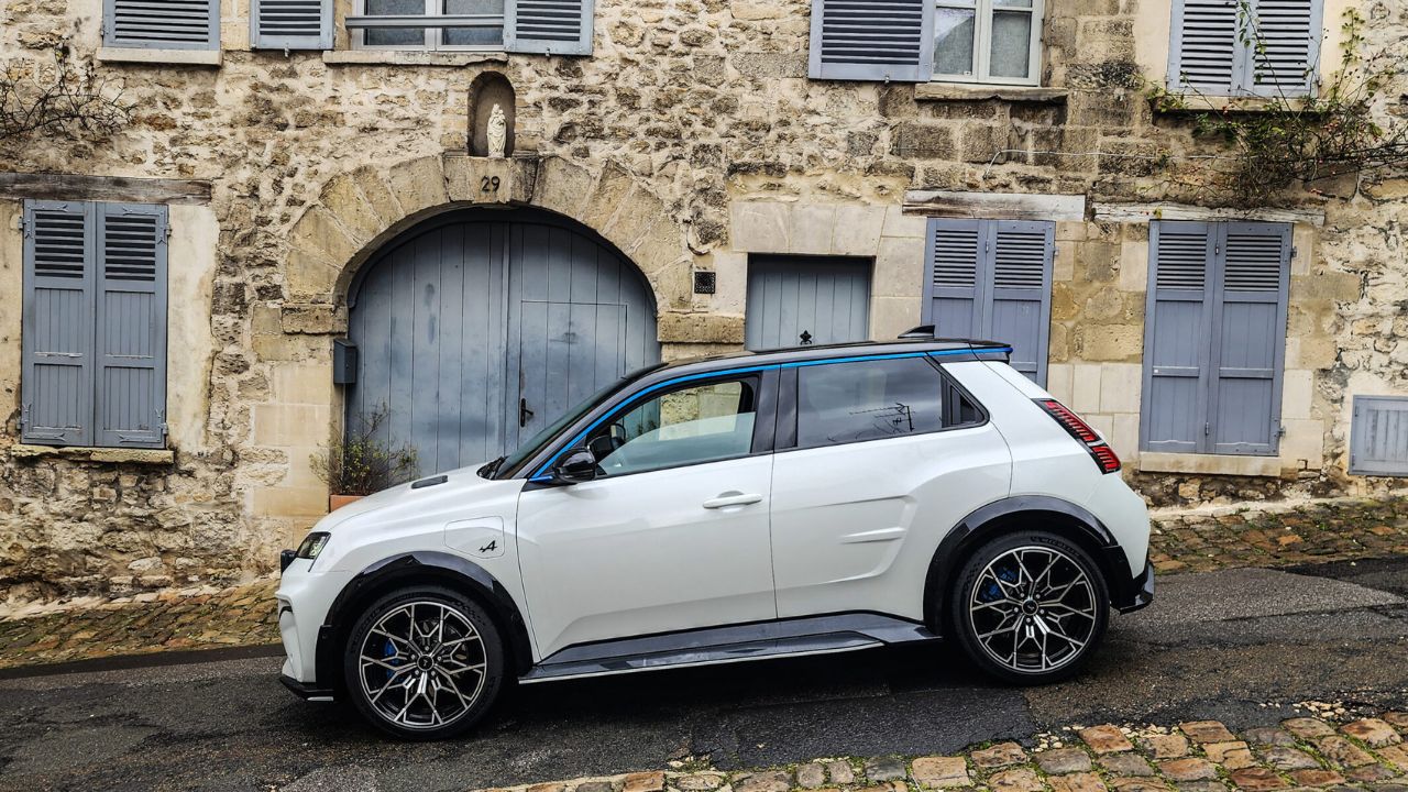 This hot electric hatch shows the kind of fun EV America barely gets anymore<br><br>