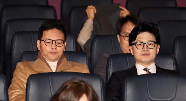 코스피 5200선 회복, 국민의힘 내분, 부동산 경고와 AI법 시행 첫 주간