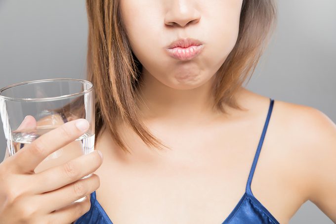 06_Gargle_The-DIY-Flu-Fighting-Kit-that-Will-Keep-You-Healthy-this-Winter_620236460-Emily-frost
