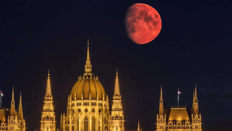 Lunar eclipse 2026 timing in India: Blood moon to turn sky red on this ...
