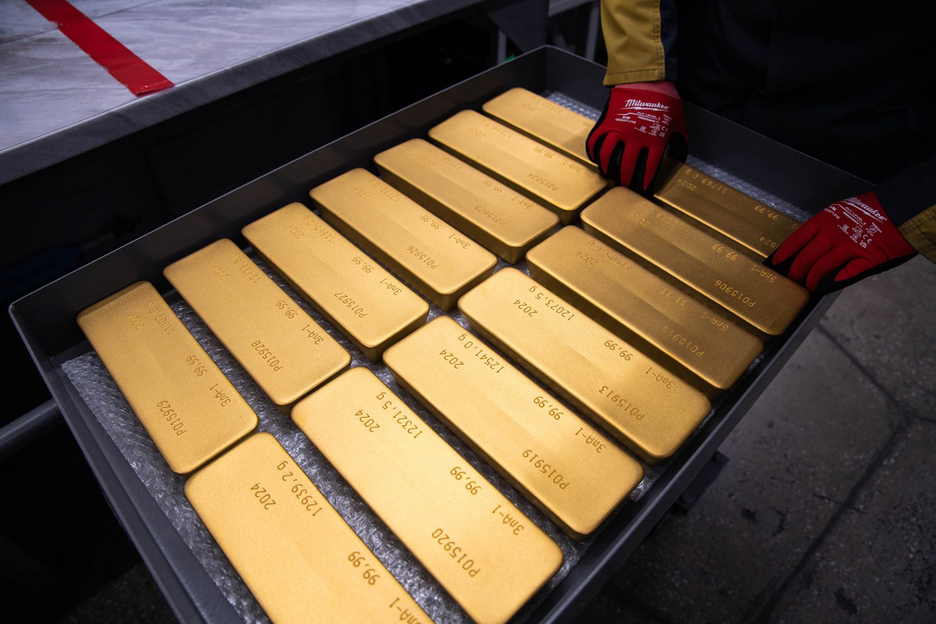 Desplome sin precedentes en los precios del oro y la plata