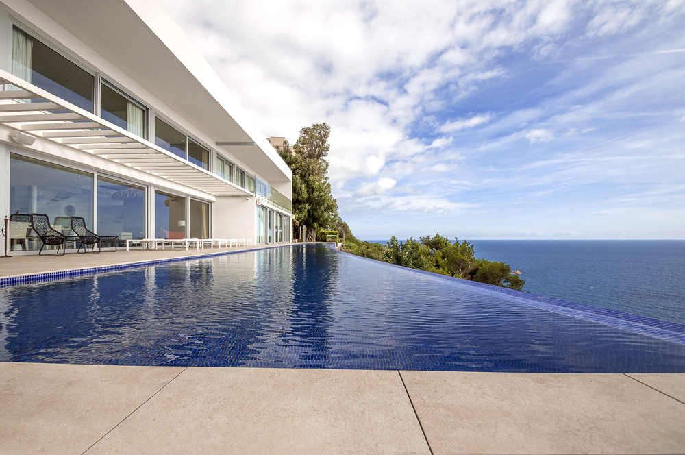 Best infinity pools in Asia