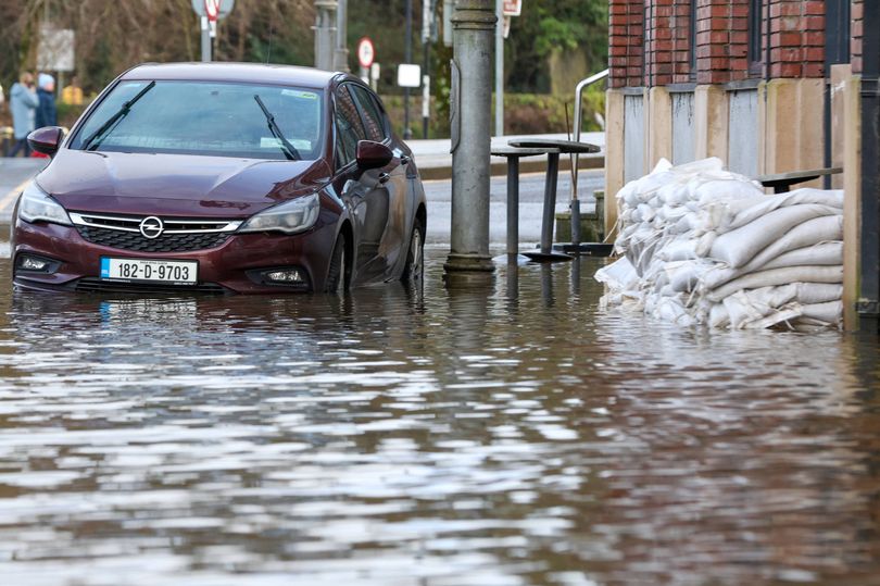 Weather warning as heavy rain and cold temperatures bring flood risk to five regions<br><br>