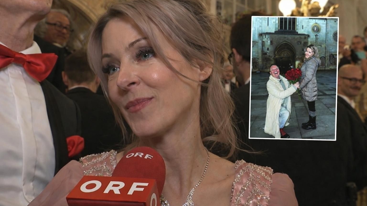Prinz Marcus geht für Simone Lugner auf die Knie