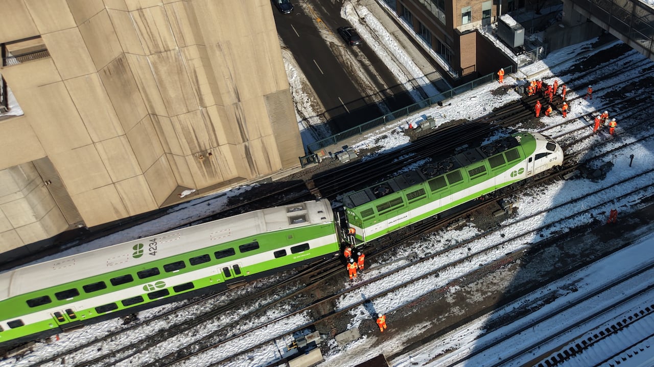 GO Transit delayed after train derails near Union Station