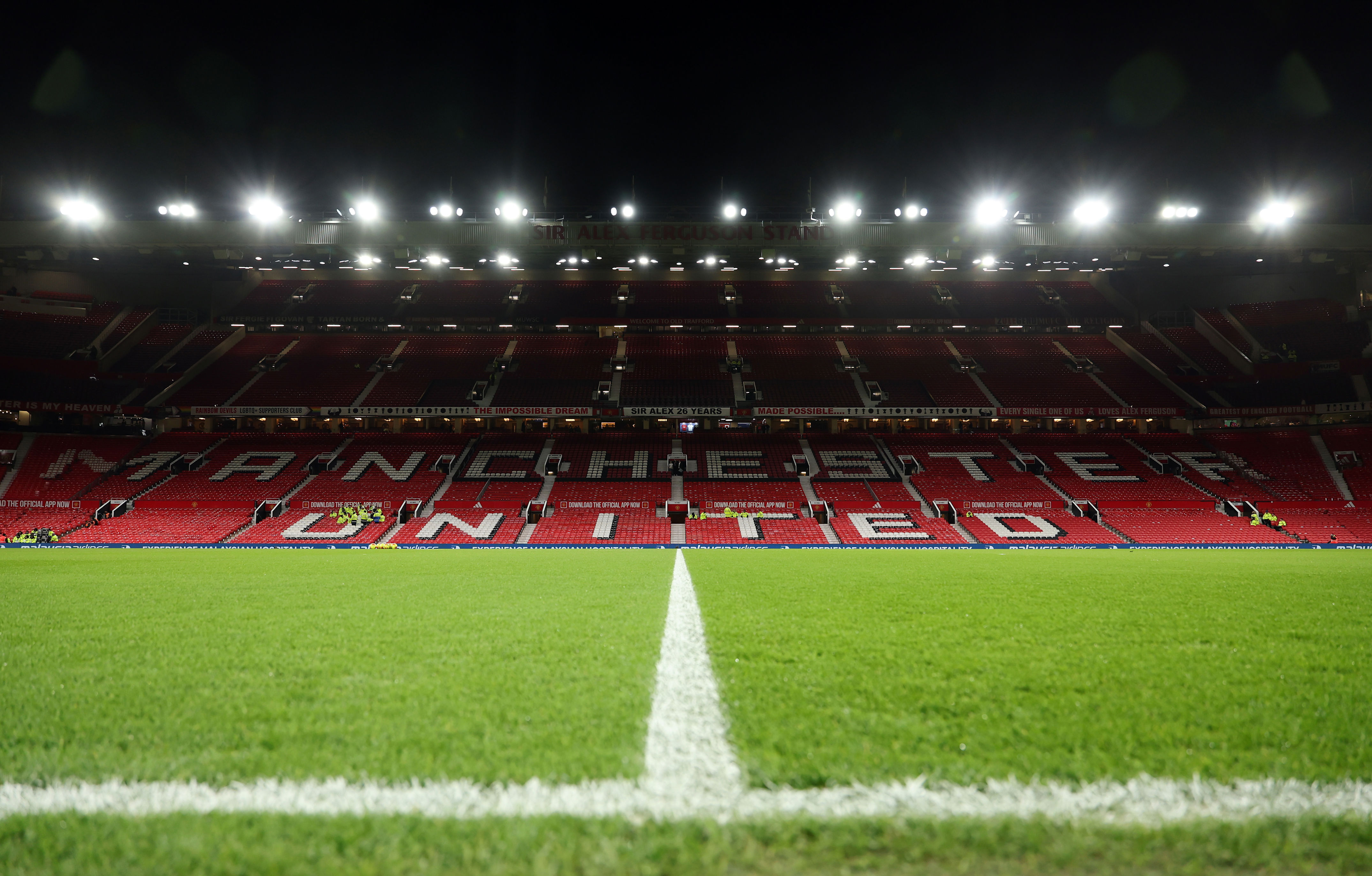 Man Utd player in talks over permanent summer transfer exit