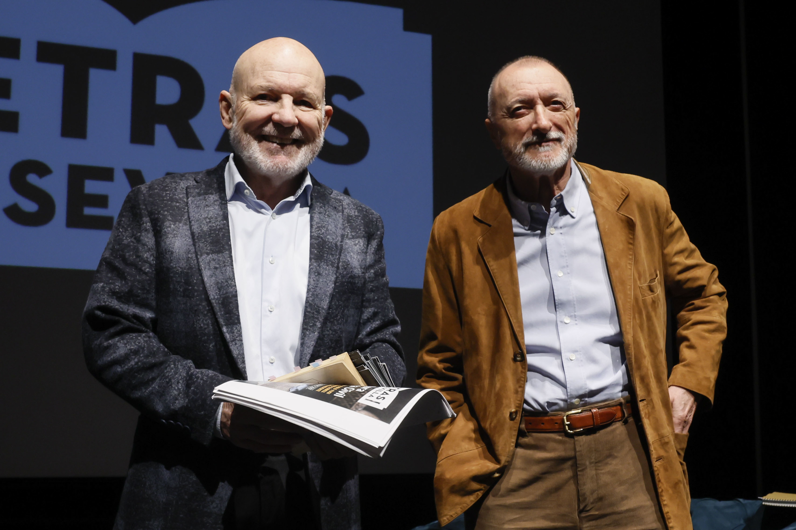 Arturo Pérez-Reverte anuncia que sus jornadas de la Guerra Civil se  retomarán el 5 de octubre y que invitará a Pablo Iglesias a debatir