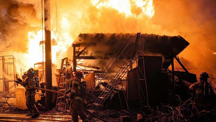Fort Worth firefighters battle major blaze that ignites several ...