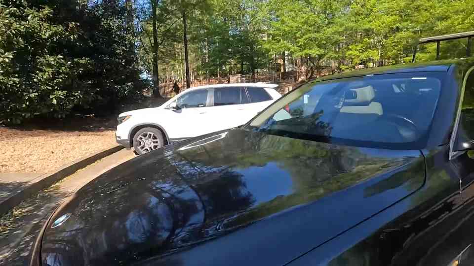 This driver tried to play smart... then the tow truck won