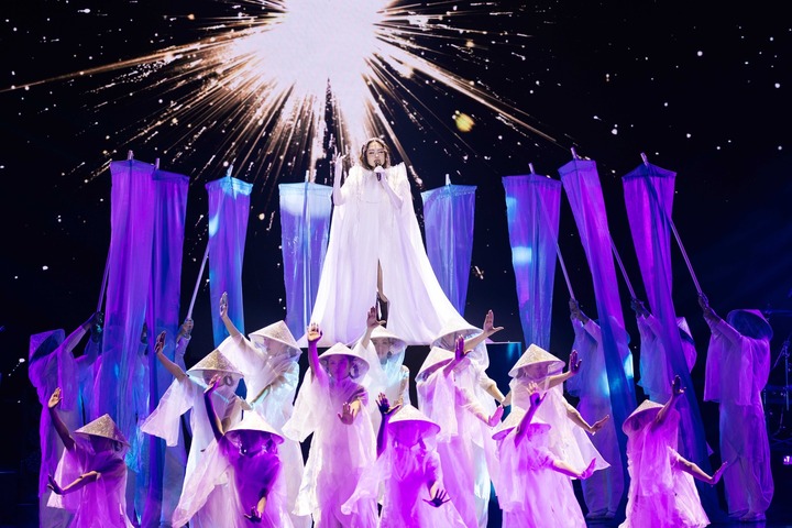 Phương Mỹ Chi xin lỗi về màn trình diễn gây tranh cãi tại Làn sóng xanh