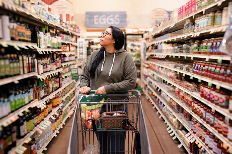 5 crucial tips to save money at the grocery store from health experts