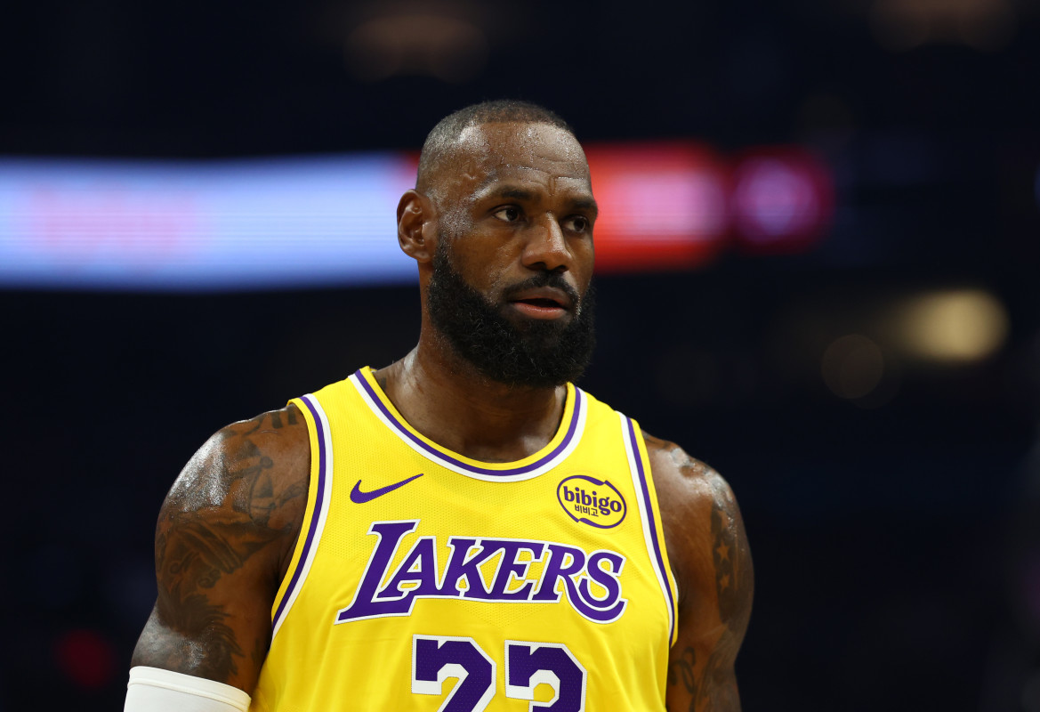 Lakers announce LeBron James injury update before Clippers game
