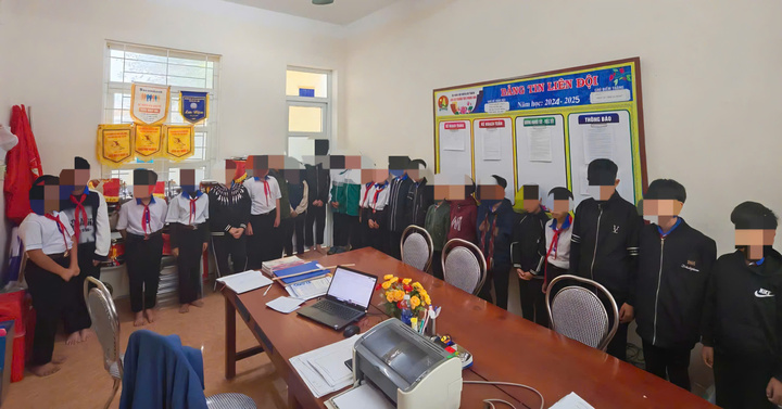 23 học sinh ra đường múa theo tiếng còi xe tải rồi quay clip đăng lên mạng