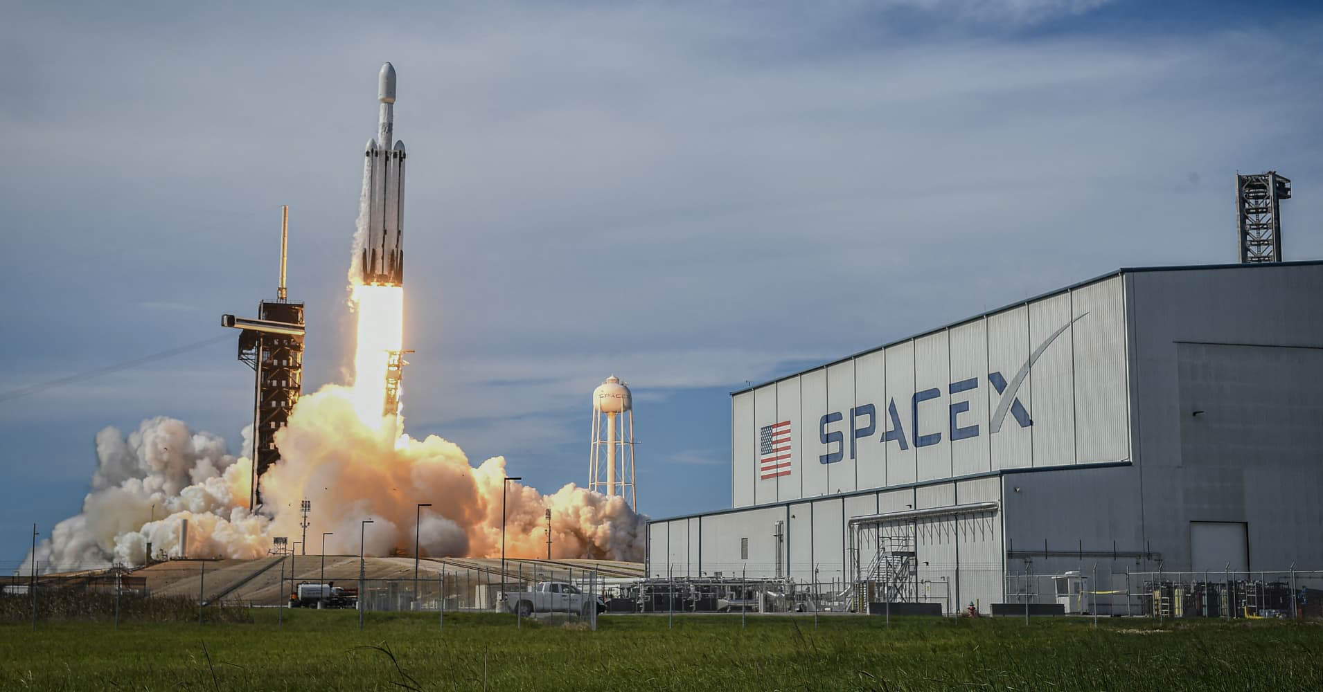 Falcon Heavy rocket on the launch pad