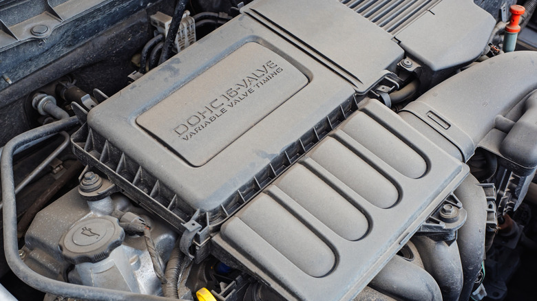 What's the difference between single and dual overhead cam engines?