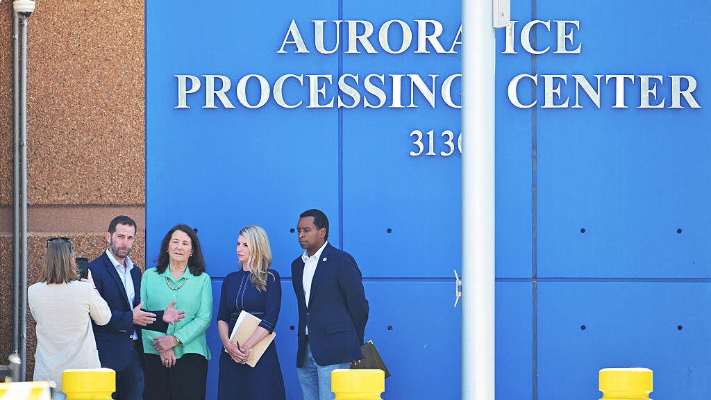 Judge blocks DHS policy requiring lawmakers to give notice to visit ICE ...